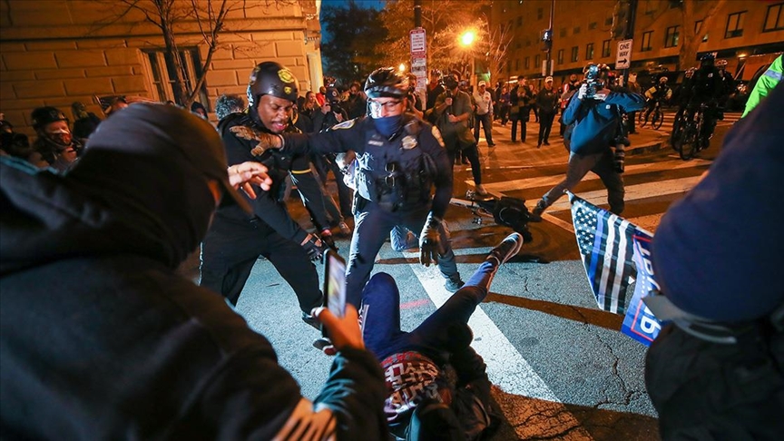 UPDATE: U neredima tokom protesta u SAD-u povrijeđeno pet, privedene desetine osoba 