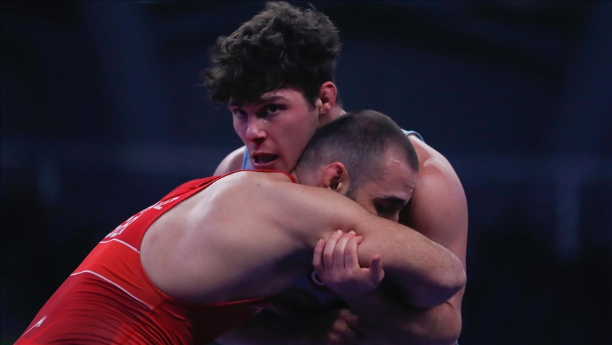 Turkish wrestler Aydin clinches silver medal in Serbia