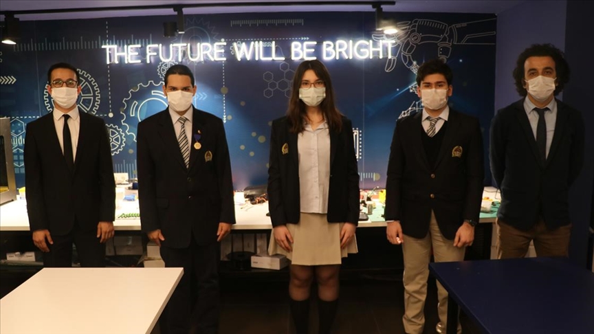 Izmirli Lise Ogrencileri Uluslararasi Bilim Fuarinda Turkiye Yi Temsil Edecek