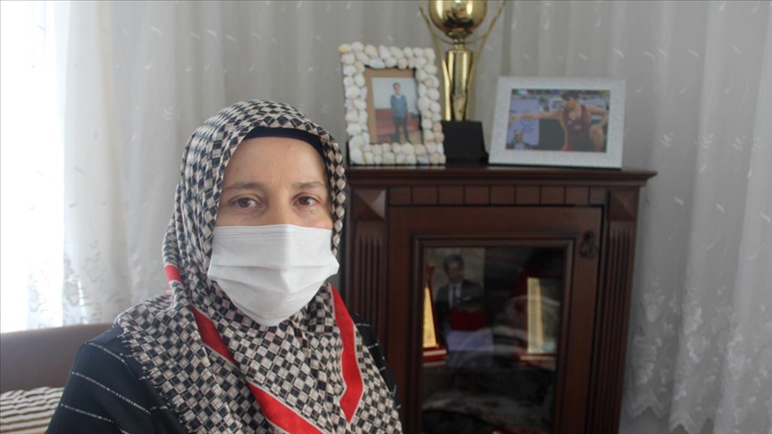 Milli güreşçi Şerif Kılıç'ın ailesi oğullarıyla gurur duyuyor