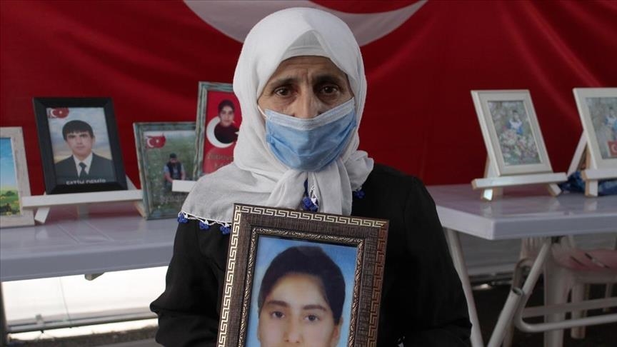 Mother learns to read, write in anti-PKK sit-in protest