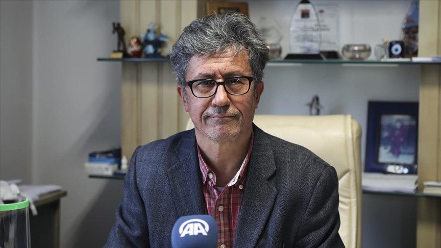 Kovid-19 aşısı için gönüllü olan profesörden 'aşı yaptırın' tavsiyesi