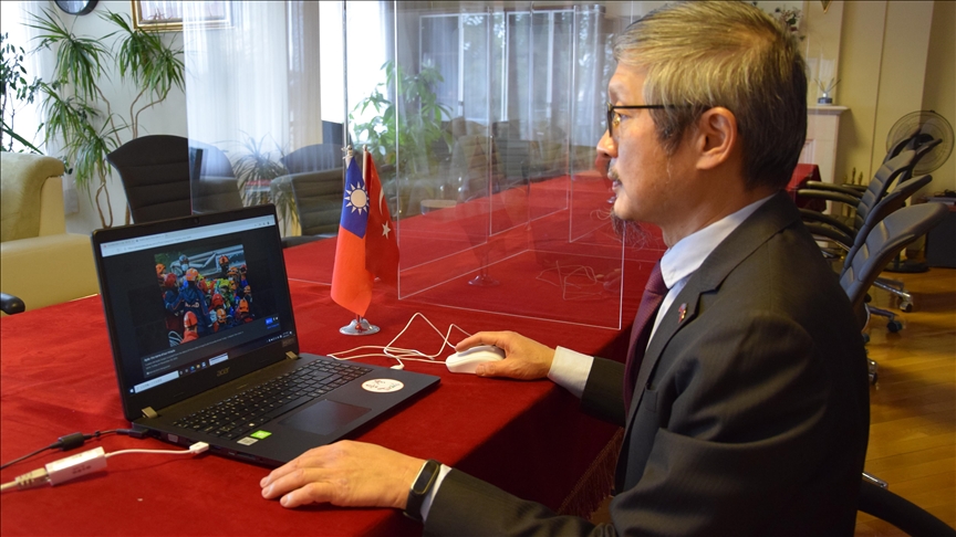 Taiwan diplomat votes in Anadolu Agency's photo contest