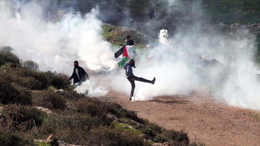 Israeli settler opens fire on Palestinians