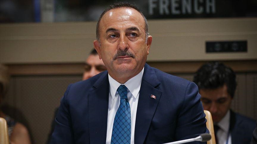 Cavusoglu à son homologue grec : "Cessez de porter ...