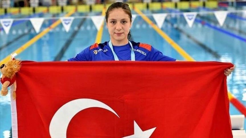 Turkish swimmer breaks world junior short track record