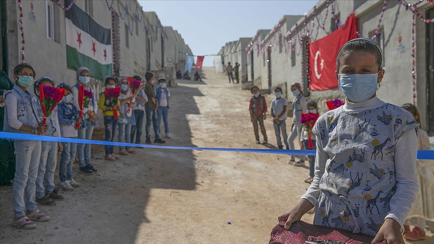 TDV'nin 'Bir İyilik Sıcak Bir Yuva' projesi kapsamında yapılan 1753 konut Suriyeli ailelere teslim edildi 