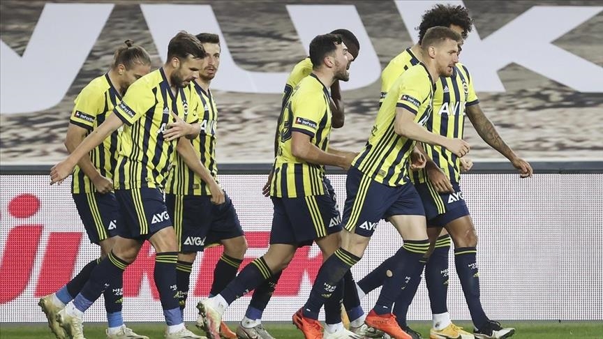 Fenerbahce come from behind to defeat Basaksehir 4-1