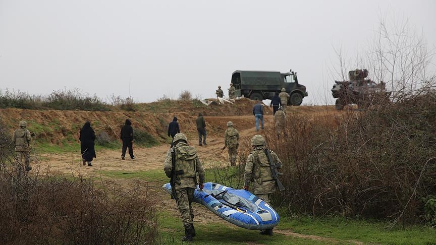 Turkey: 12 migrants held while fleeing to Greece