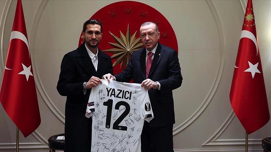 Erdogan rencontre le milieu de terrain du LOSC Lille, Yusuf Yazıcı