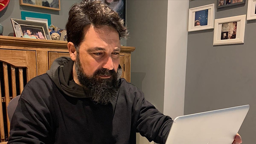 Oyuncu Bülent İnal'ın tercihi 'Koronavirüs Hindistan'da' oldu