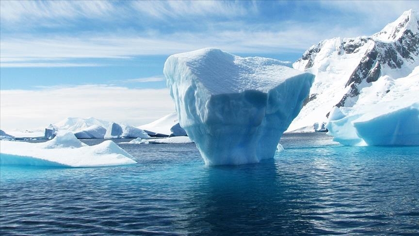 Sick Australian expeditioner evacuated from Antarctica