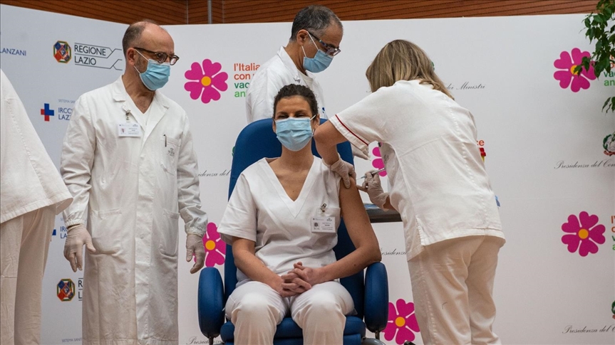 Italy starts virus vaccine campaign with health workers
