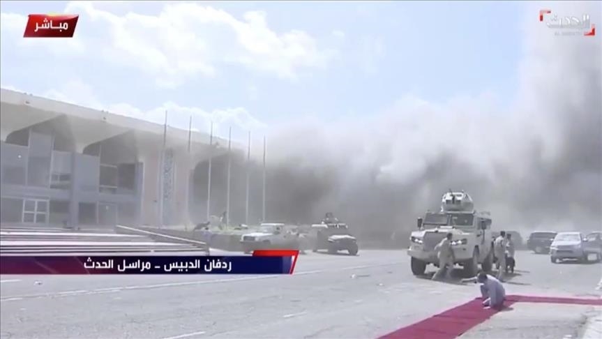 تفجير مطار عدن يغتال التفاؤل بحكومة اليمن الجديدة