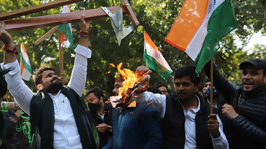 Hindistan'da tarım yasalarının kaldırılmasını isteyen çiftçilerin Yeni Delhi'deki protestoları bir ayını doldurdu