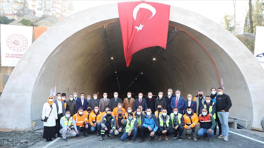 Rize'de '70 yıllık rüya' Salarha Tüneli'nin 2 bin 977 metre uzunluğundaki ilk tüpü hizmete açıldı