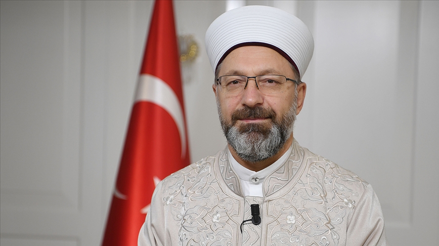 Diyanet İşleri Başkanı Erbaş'tan 'Yarın camilerde cuma namazı kılınabileceği' hatırlatması