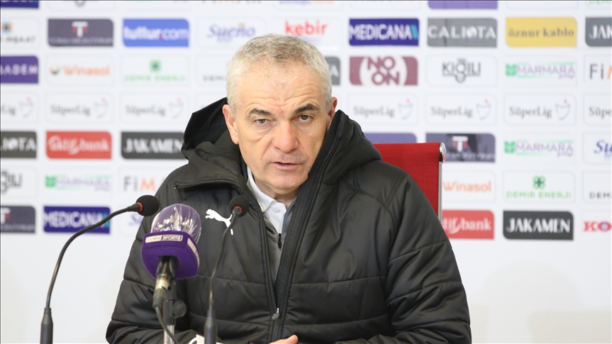 Demir Grup Sivasspor Teknik Direktörü Çalımbay: Takımımızda aşırı bir yorgunluk var