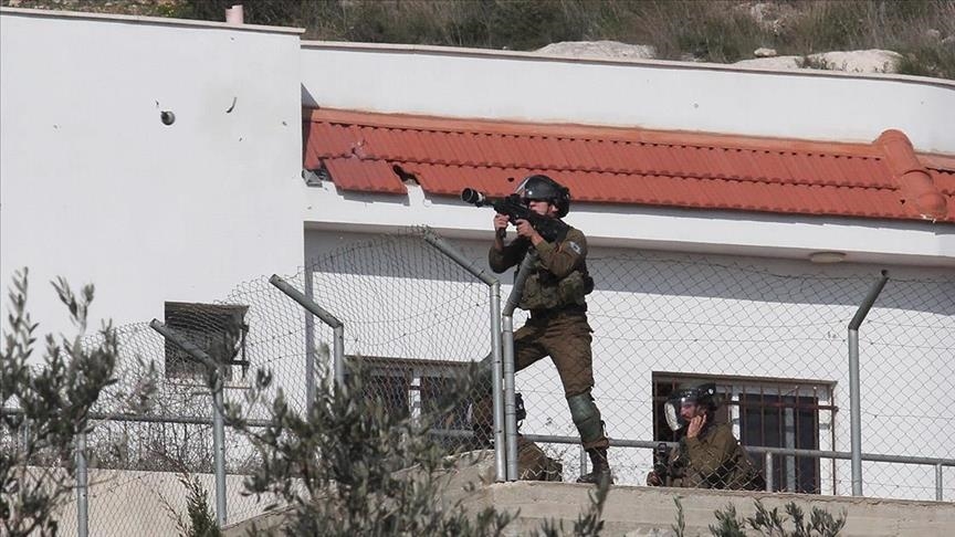 L'armée israélienne assiège un village palestinien dans le Centre de la Cisjordanie
