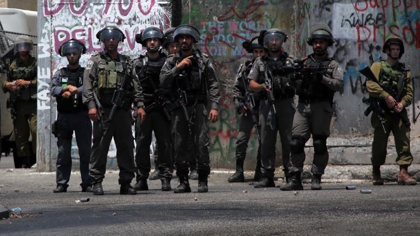 L'armée israélienne tire des bombes sonores à l'intérieur d'un hôpital palestinien