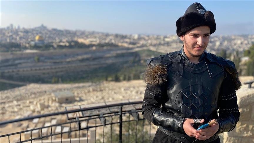 Palestinian singer adapts Ertugrul theme song for video