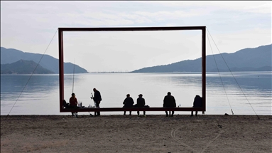 Turqi, qytetarët shijojnë plazhet në Antalya dhe Marmaris