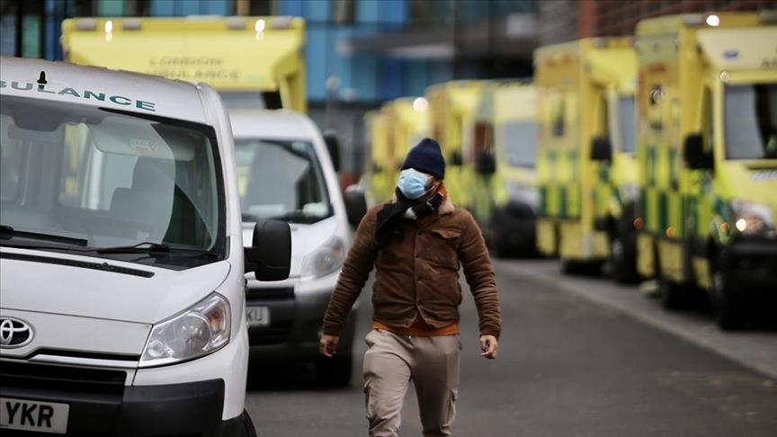 UK: Daily COVID-19 cases top 60,000 for 1st time