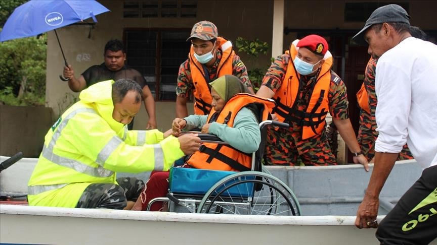 Mbi 20 mijë të evakuuar në Malajzi për shkak të përmbytjeve