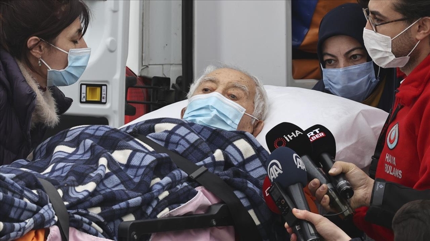 Académico turco residente en EEUU vuelve a Turquía para recibir tratamiento contra el cáncer
