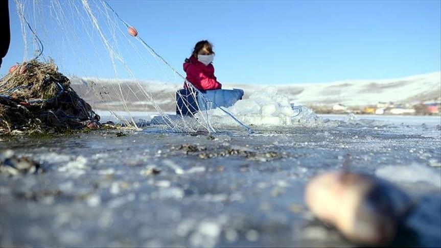 Eskimo-style ice fishing season begins in Turkey's east