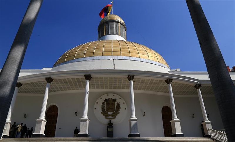 Asamblea Nacional de Venezuela se posesiona con mayoría oficialista