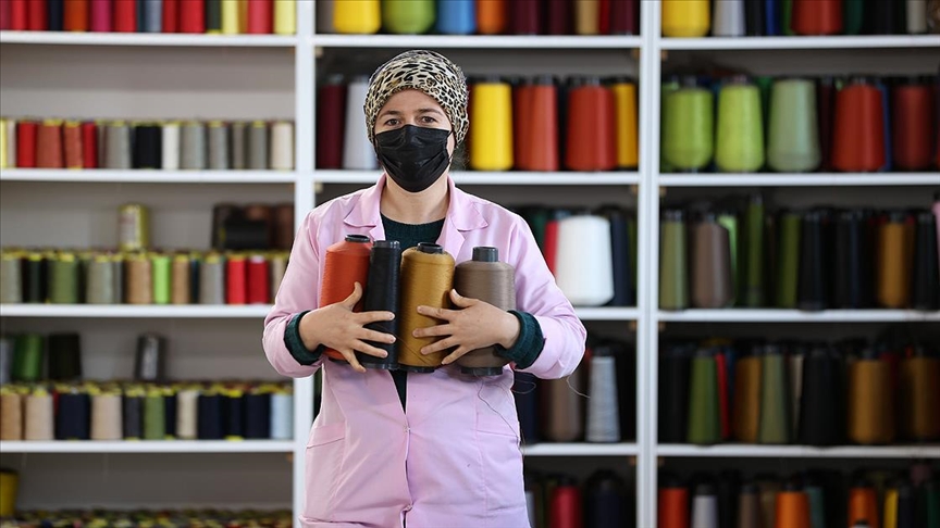 Bileziklerini satarak girdiği tekstil sektöründe 130 kadına ekmek kapısı açtı