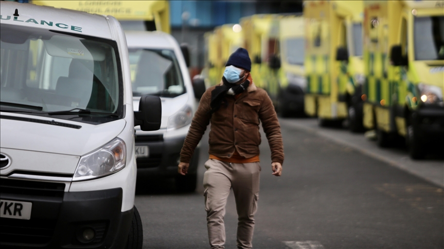 UK sees new daily record of over 62,000 COVID-19 cases