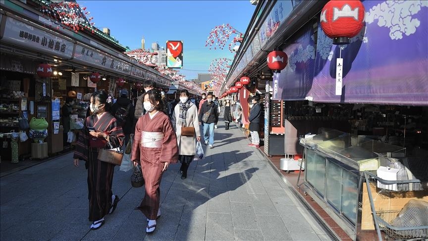 Japan: Infections peak in Tokyo as emergency looms