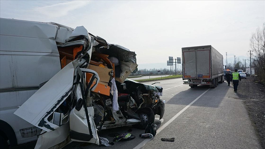 Milli motosikletçi Öncü kardeşler Sakarya'da kaza geçirdi