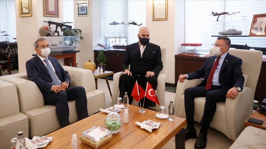 Cumhurbaşkanı Yardımcısı Oktay ve Arnavutluk Başbakanı Rama, Savunma Sanayii Başkanlığını ziyaret etti