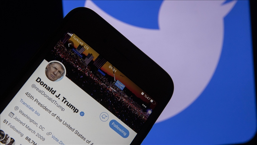 Twitter kunci akun Trump selama 12 jam