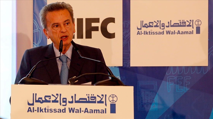 حاكم مصرف لبنان: عصر تثبيت سعر الليرة "انتهى"