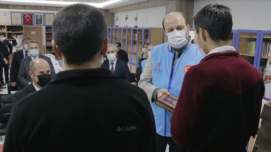 Türkiye Diyanet Vakfı 253 cezaevine 11 bin 522 Kur'an-ı Kerim hediye etti