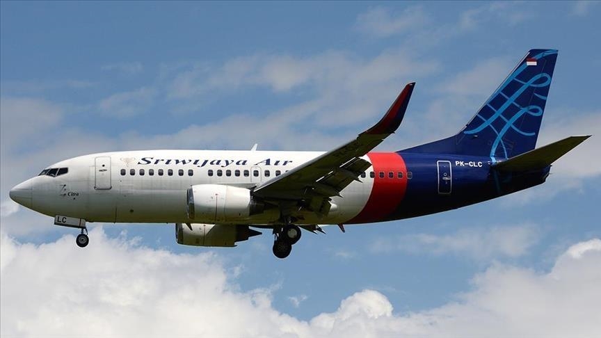 Indonesisches Flugzeug stürzte auf See mit 62 Passagieren an Bord ab