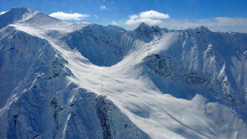 Avalanche kills 3 in Russian ski resort