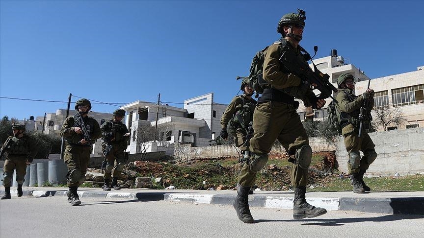 بازداشت یک فلسطینی توسط نظامیان اسرائیل در مرز غزه