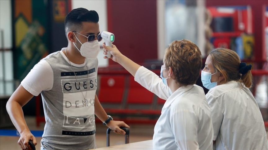 Cuba endurece medidas para turistas por aumento de contagios de coronavirus