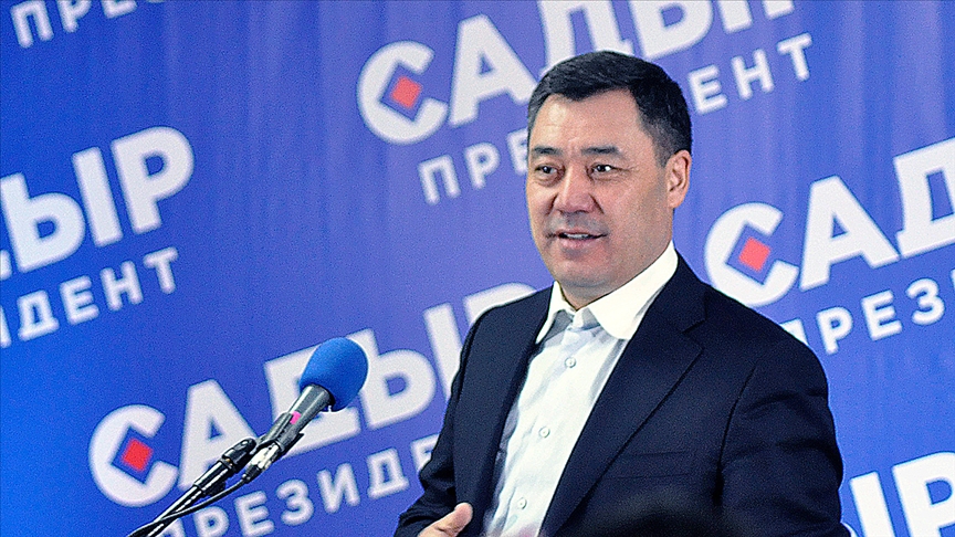Kırgızistan'daki cumhurbaşkanlığı seçimlerini kesin olmayan sonuçlara göre Caparov kazandı