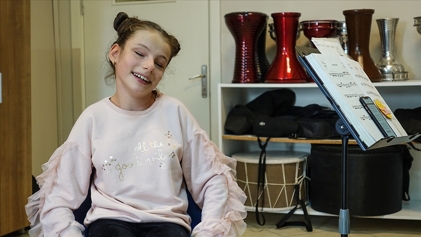 Serebral palsi hastası Rüya hayata müzikle tutunuyor