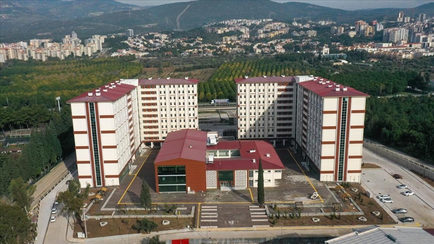 Izmir De Universitelilere 5 Yildizli Otel Konforunda Barinma Imkani