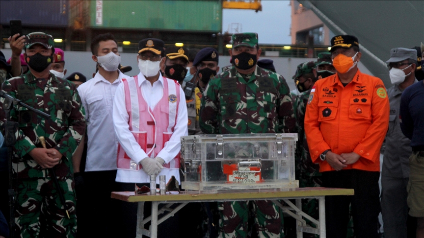 Indonesia retrieves black box from crashed plane