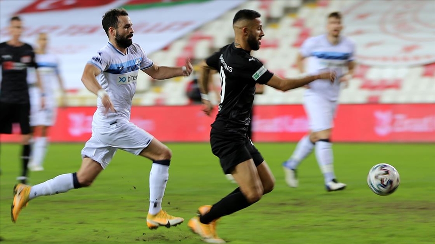 Demir Grup Sivasspor çeyrek final biletini uzatmalarda aldı