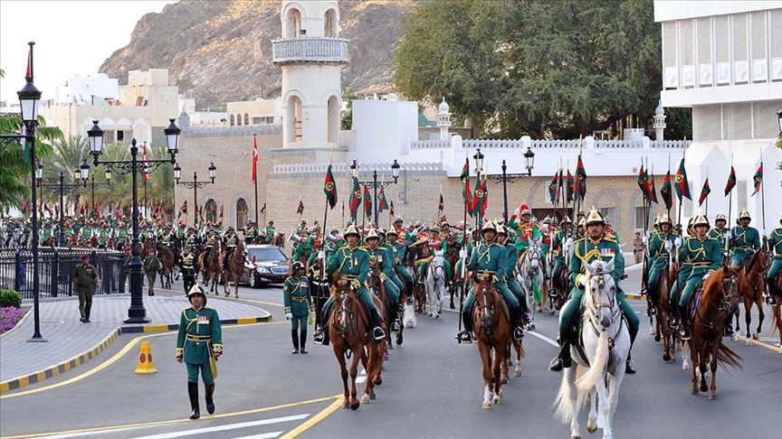 عمان تعتمد آلية لانتقال الحكم تبدأ بأكبر أبناء السلطان سنا 