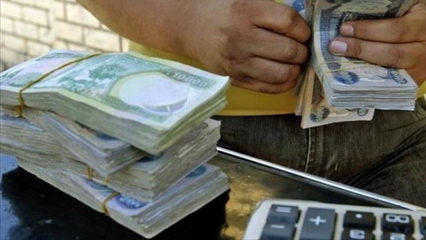 عدن.. محال الصرافة تغلق أبوابها مع هبوط الريال اليمني